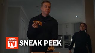 Resident Alien S03 E02 Sneak Peek | 'Harry's Greatest Weakness: Pizza'