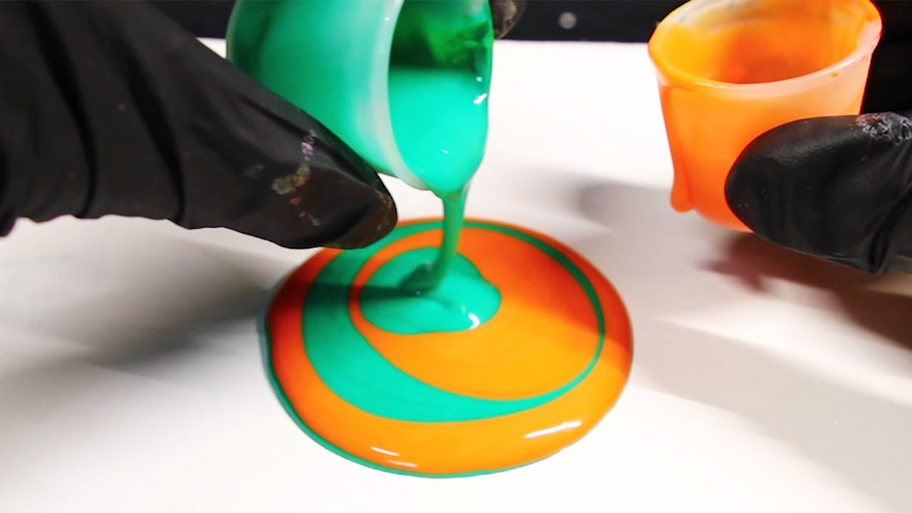 liquid art acrylic pouring 2 colors Alternating paint flow