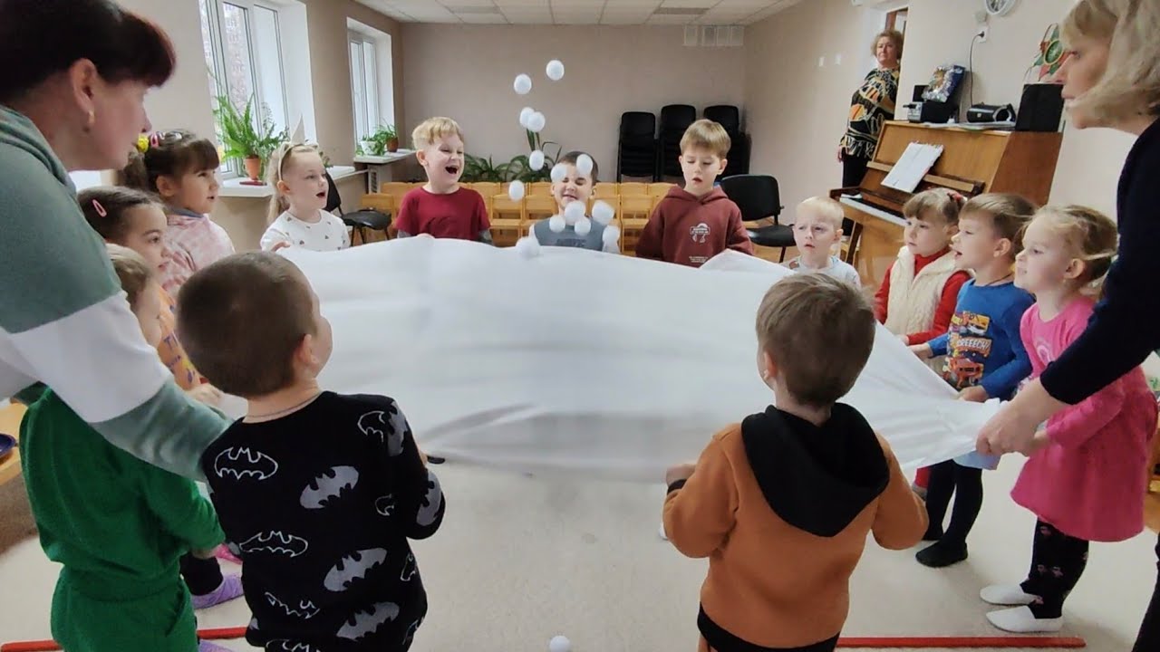 Розвага "Сніжні забави" в середній та старшій групах