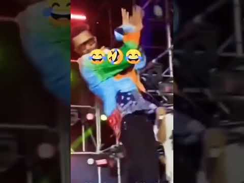 رد فعل محمد رمضان لما احد من الجمهور رمى عل