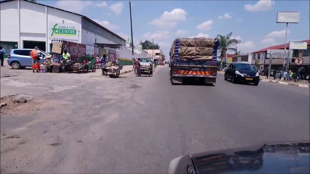 Bustling Chinhoyi town from Harare via Banket / Zimbabwe / Bread Basket