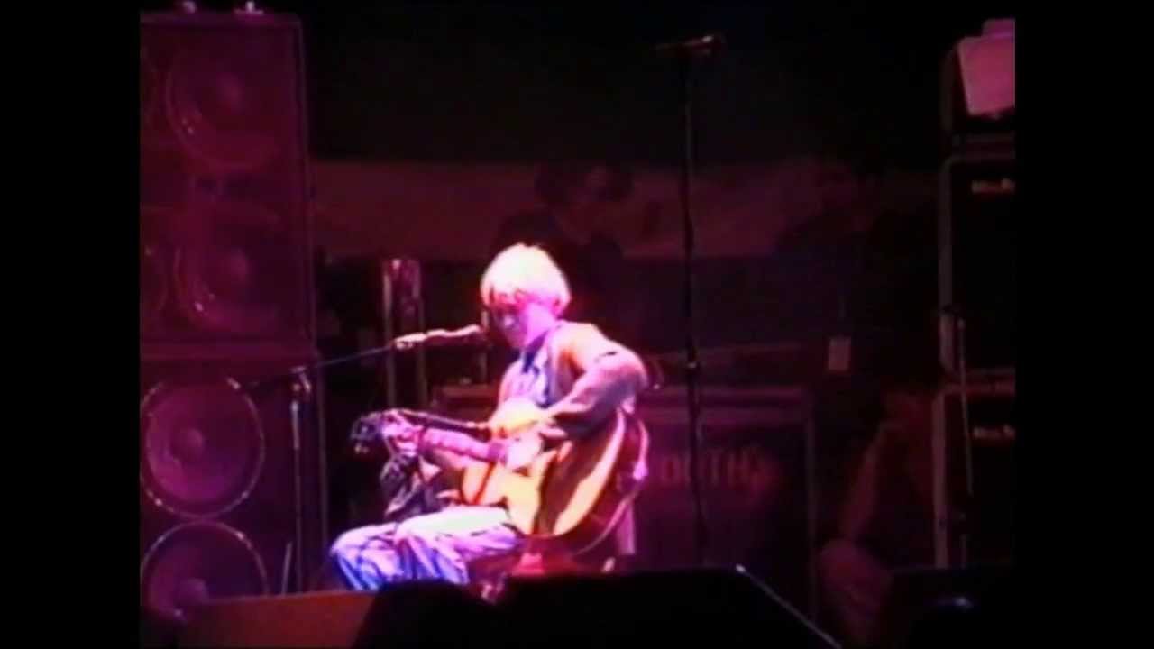 Watch Kurt Cobain cover Leadbelly solo & Fang with Mudhoney on '92