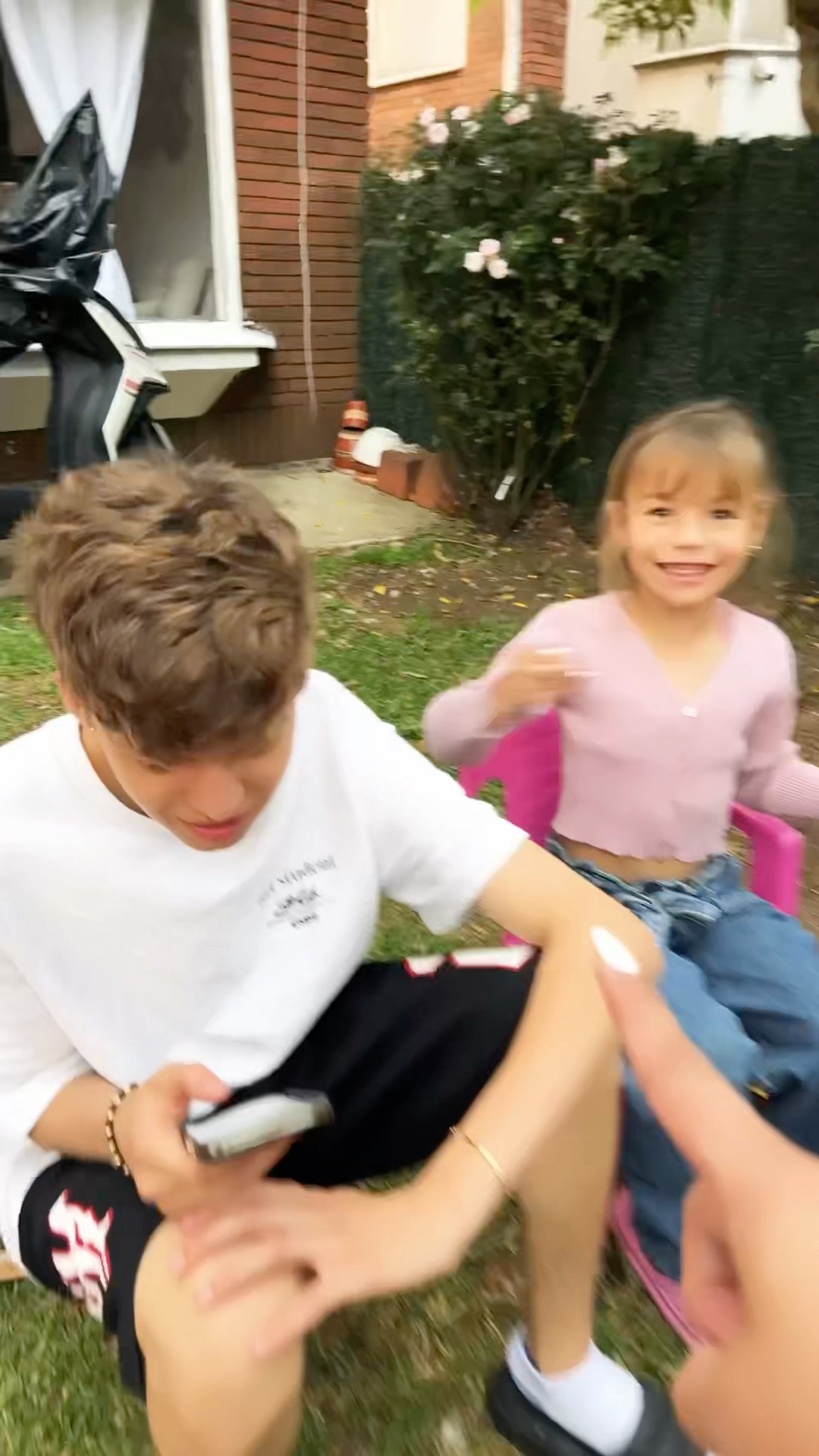 JUGANDO CANICAS (metras, maras ) #humor #cosasdefamilia #shortviral