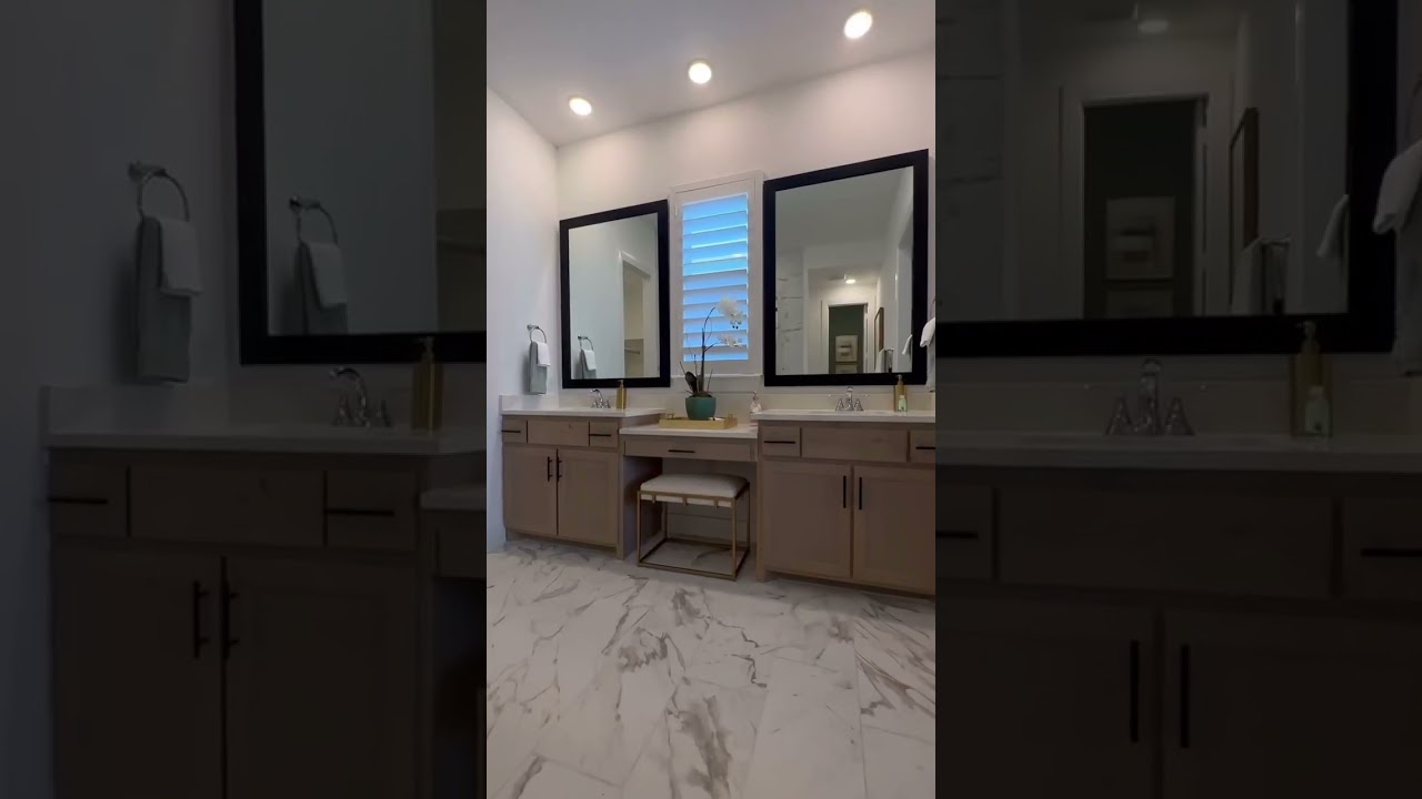 🎅✨ | POV: Your Festive New Primary Suite! 🏡 