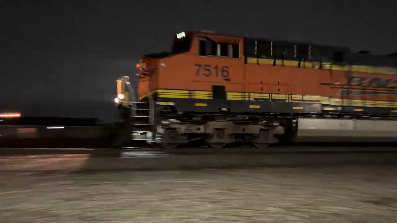 12-17-2025 50 MPH BNSF H-BLYGAL Rolls Through Sikeston With a H1