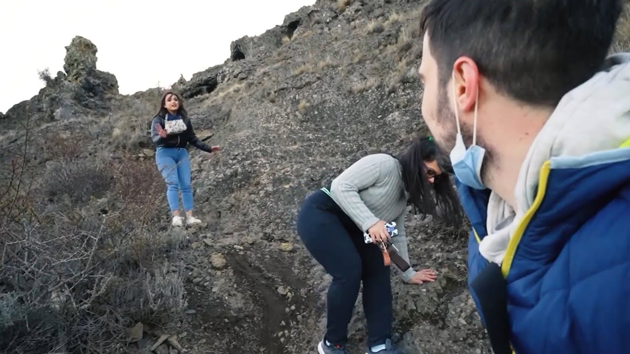 bajamos a un volcan Y NO PODEMOS SALIR