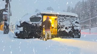 【深夜の大雪警報】2WDキャラバンで豪雪地帯車中泊。規格外のドカ雪で車が埋もれる真冬の自作キャンピングカー旅