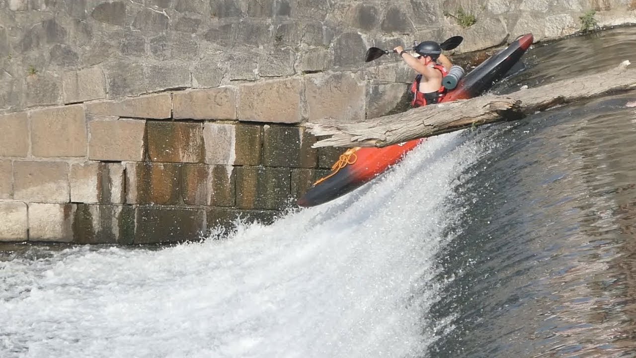 Mutprobe: Kajaks überwinden Wehr - Altstadtbrücke Görlitz