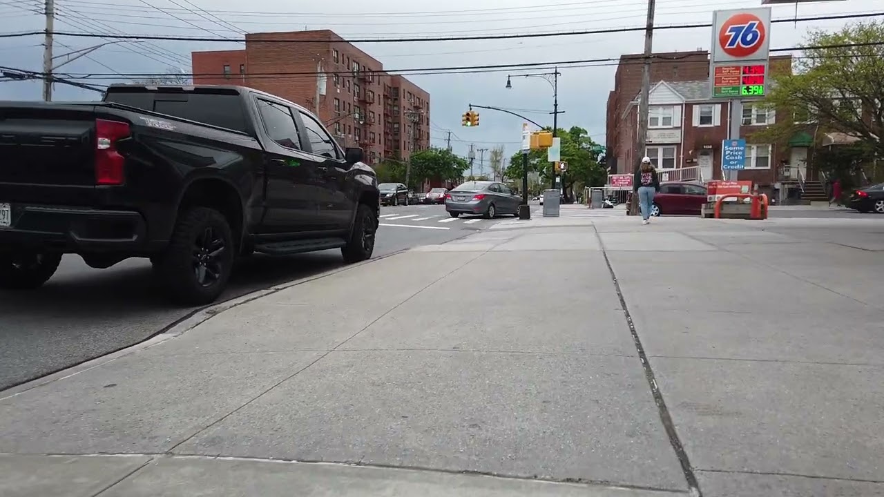 WILLIAMSBRIDGE, THE BRONX WALKING NEW YORK CITY