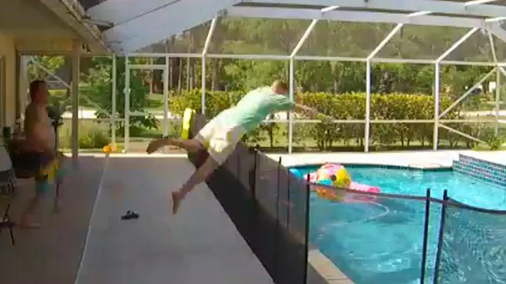 Heroic Dad Dives Over Fence to Rescue Toddler in Pool - DayDayNews