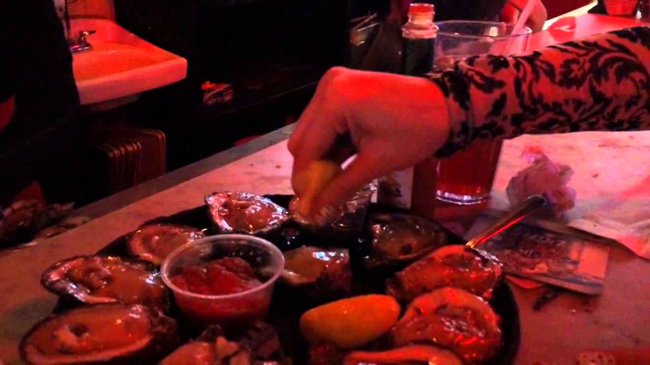 Acme Oyster House in French Quarter, New Orleans YouTube