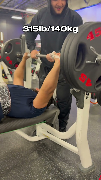19-year-old pauses 425Ib on bench #Shorts #Gym #Muslim