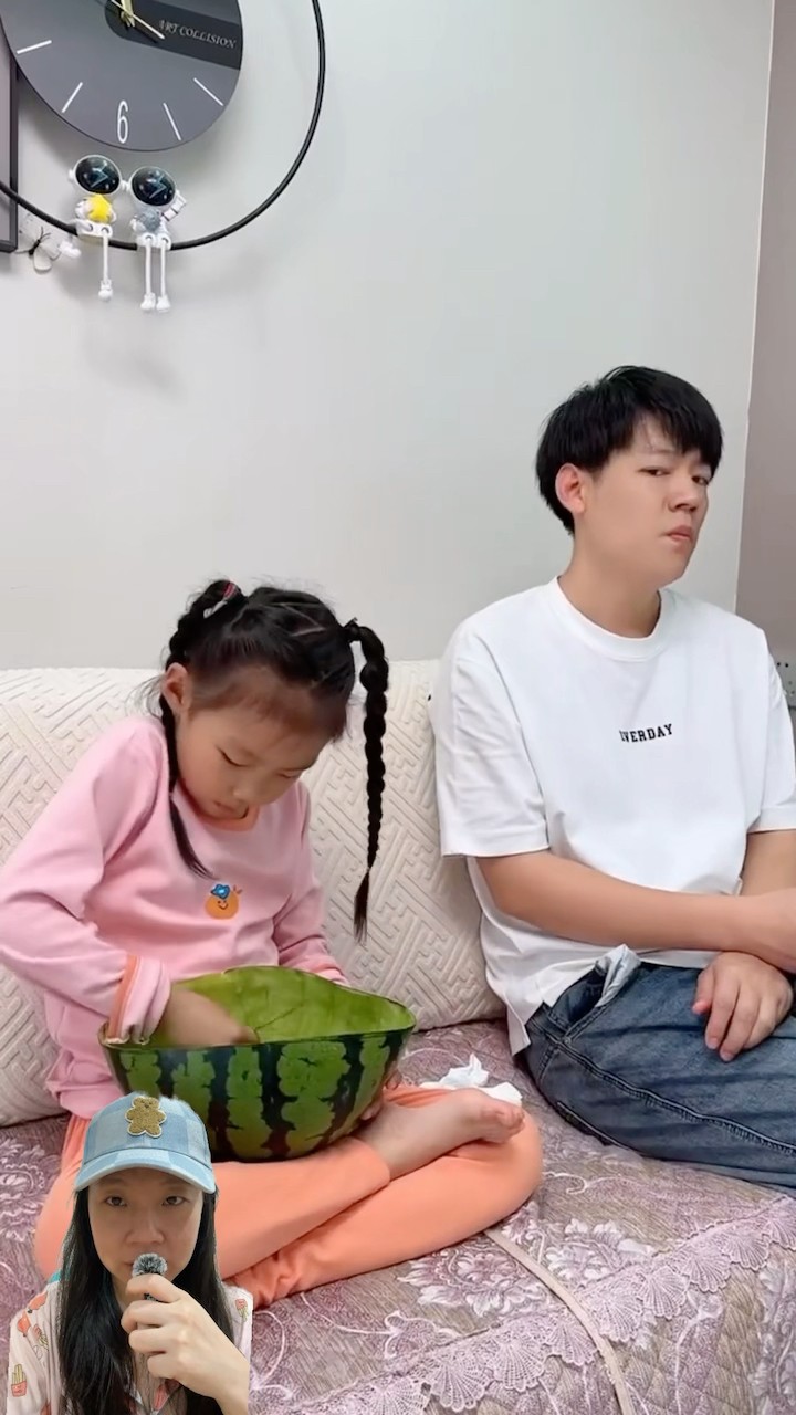 ADEK NGAMBEK MAKAN KULIT SEMANGKA #shorts