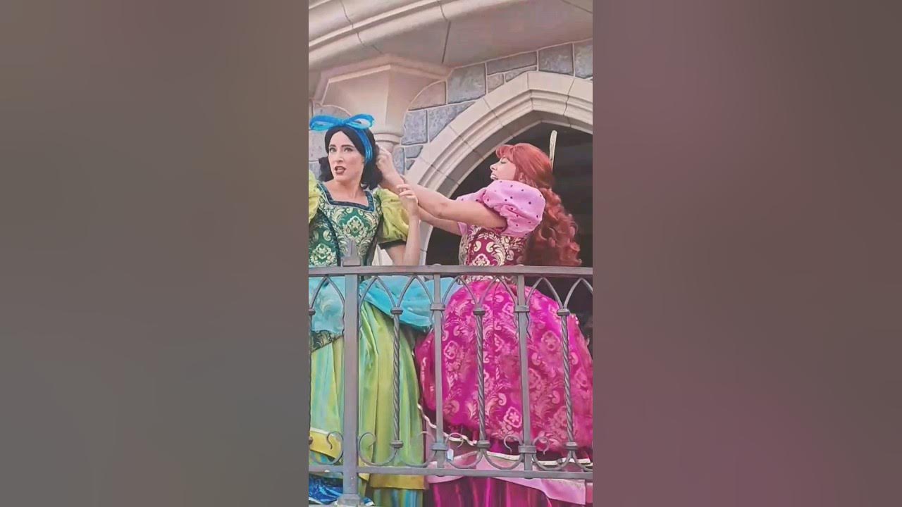 Anastasia vs Drizella moment at Disneyland Paris #disneyparks #disneylandparis #dlp #cinderella Anastasia vs Drizella moment at Disneyland Paris #disneyparks #disneylandparis #dlp #cinderella