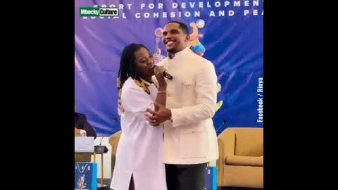La réaction de Samuel Eto'o quand l'artiste Rinyu l'invite à danser ! 🤣🤣