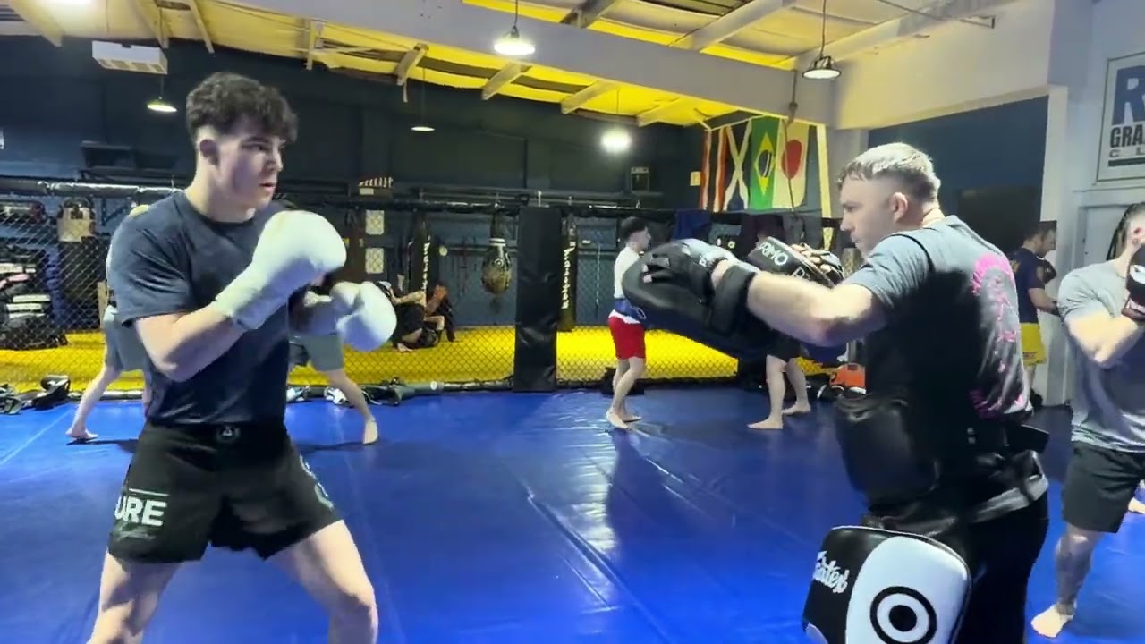 Teenage Amatuer fight Kai pad work January 2026