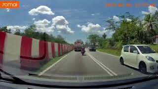 R15 Accident. Near Miss. Sepang 522019