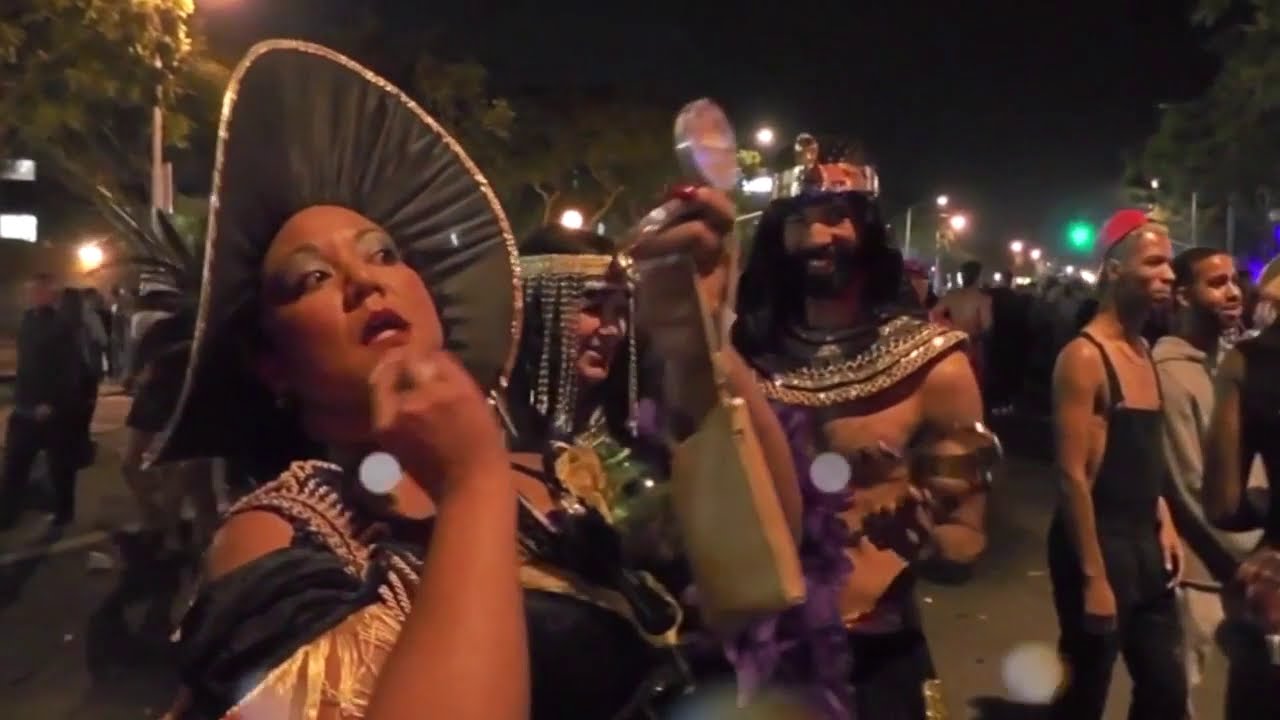 Halloween in Hollywood   STONER GIRL    Music by  itis