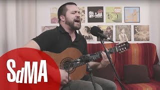 Video thumbnail of "Pablo Muñoz -  El romance de la chica caracol y el chico babosa (acústicos SdMA)"