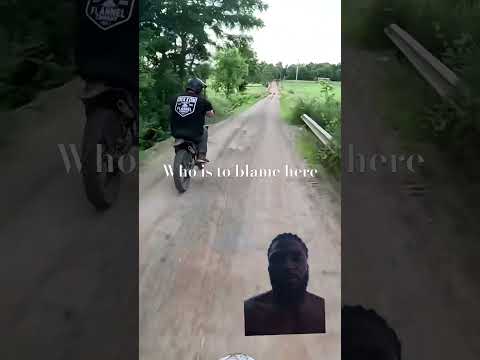 Who’s is at fault here? #automobile #dirtbikeadventures #motocross #crash #yz125 #edonmaxy