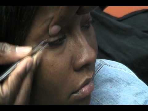 Alsmillions Visits Enhancing Features In Memphis, TN. Applying Eye Lashes