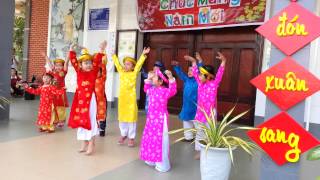 Cam ly 2015. Bé Ngọc mua chuc tet 2015 cà mau