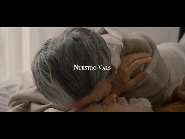 Mira el vídeo musical de {trackName} de {artistName}