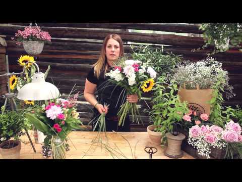 Video: Hur Mycket Kostar En Bukett Blommor För En Första Klassare