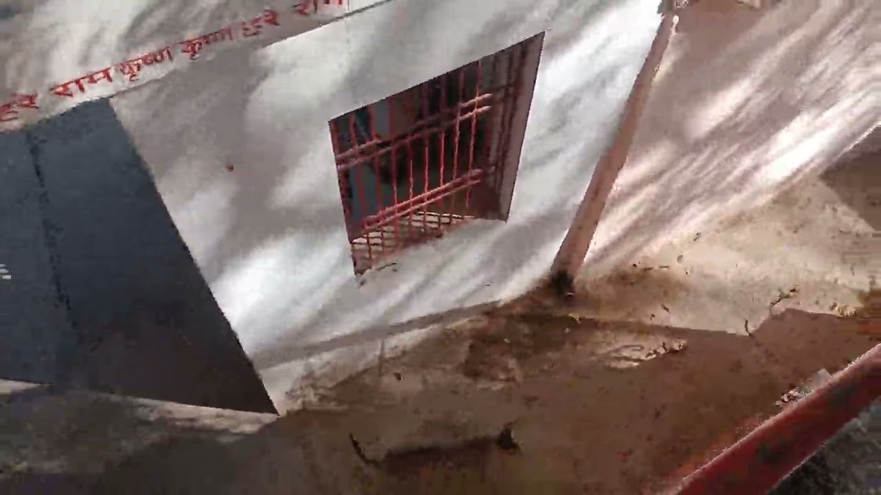 चित्रकूट कामतानाथ चार धाम मैं यात्रा करने पर हमें यह एक अनोखा मंदिर मिला आप भी देखें इस मंदिर को