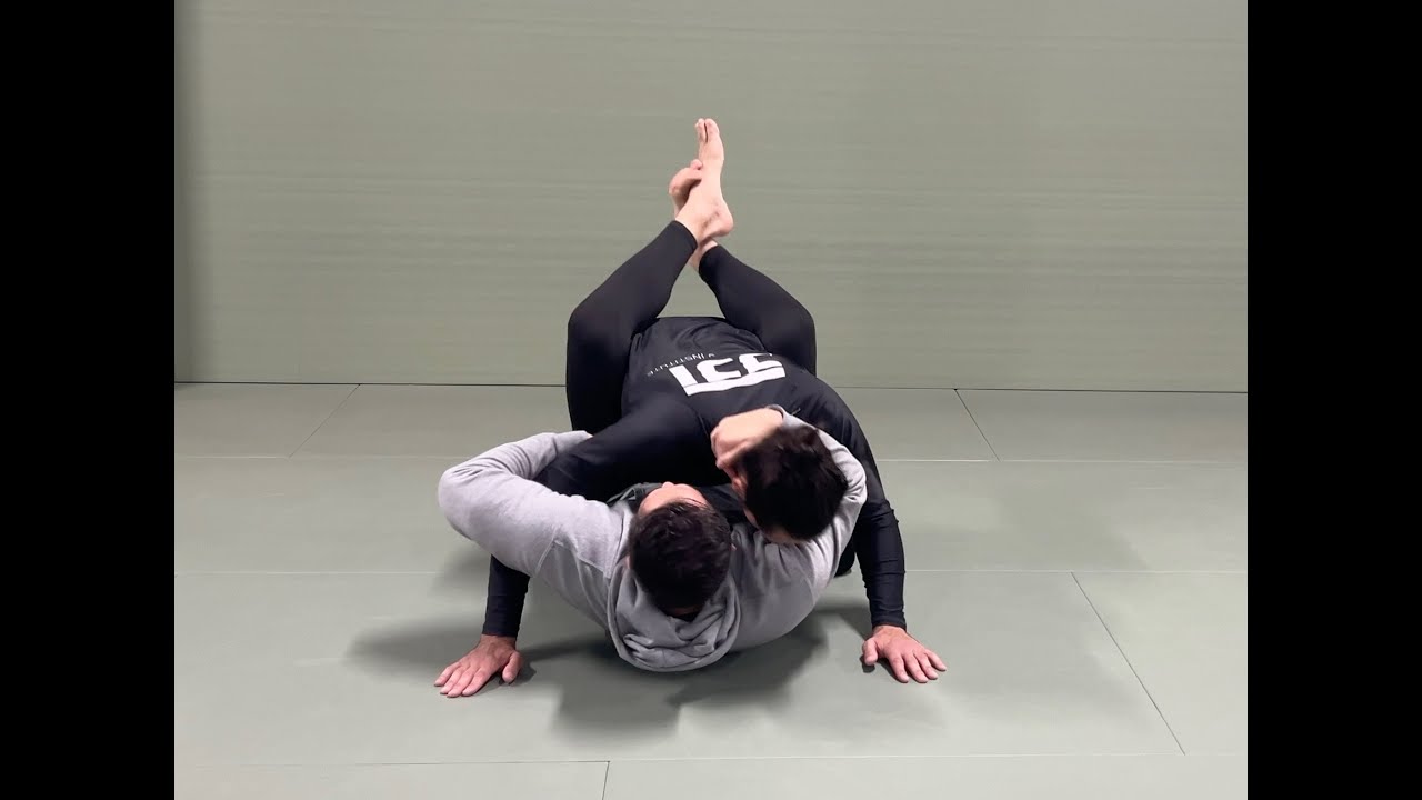 No Gi - Closed guard overhook arm bar - YouTube