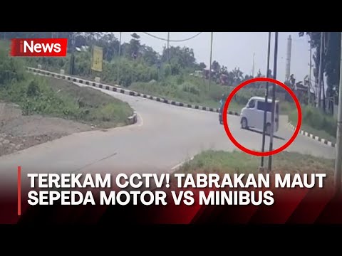 Detik-detik Tabrakan Maut Sepeda Motor Vs Minibus di Batang, Jawa Tengah