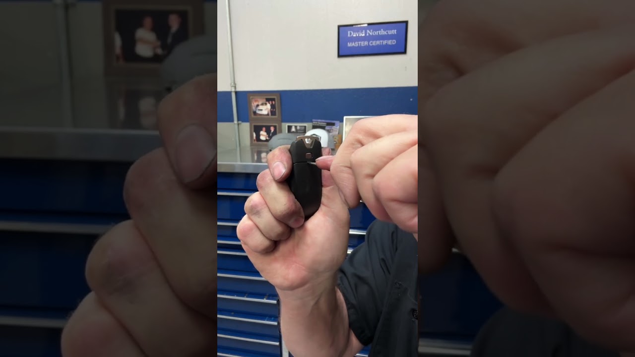 🔑 Как заменить батарейку CR2032 в брелоке Sprinter (2019 и новее)