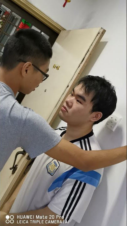 Two Chinese gay kiss together