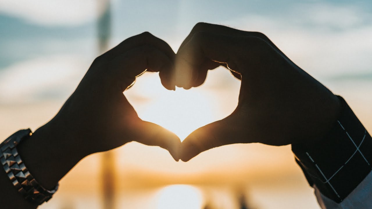 *IS THIS LOVE THAT I’M FEELING?* SOULMATE TWINFLAME LOVE READING