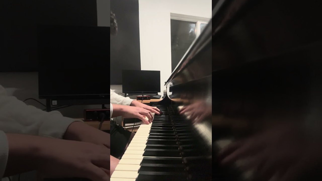 “Santa Claus is coming to town” jazz piano improvisation