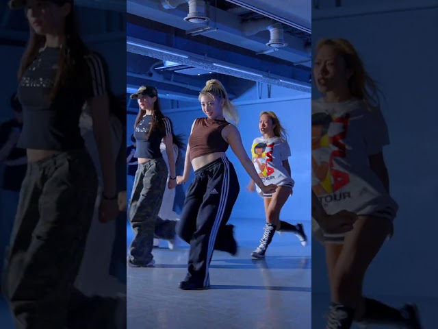 Look at👀✨ @queen._b__ Can’t look away 🤎 #comingout #choreography