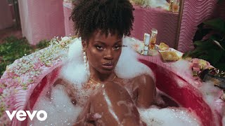 Смотреть клип Ari Lennox - Bmo