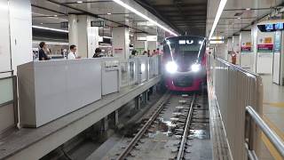 京王5000系「京王ライナー」新宿駅到着 Keio 5000 series EMU