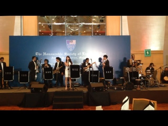 Sleduj Fly me to the moon - SSO Band ft Esther Ann na YouTube Sleduj Fly me to the moon - SSO Band ft Esther Ann na YouTube