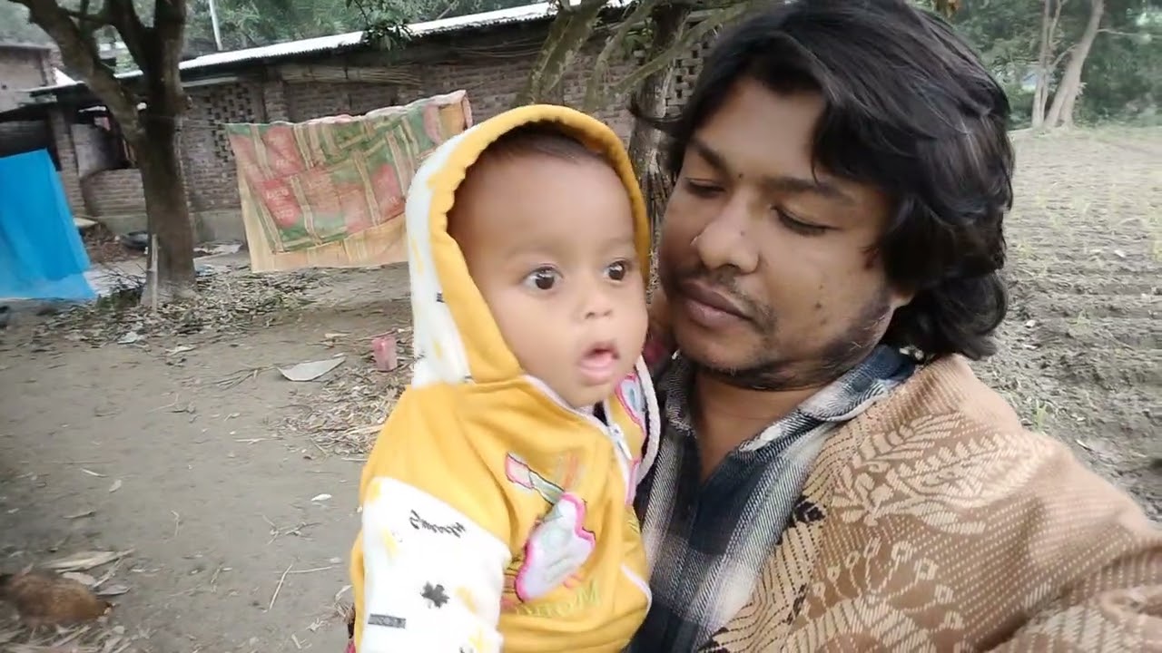 শিশু বাবার সাথে ছেলের ভালোবাসা বেঁচে থাকুক এভাবেই ! 