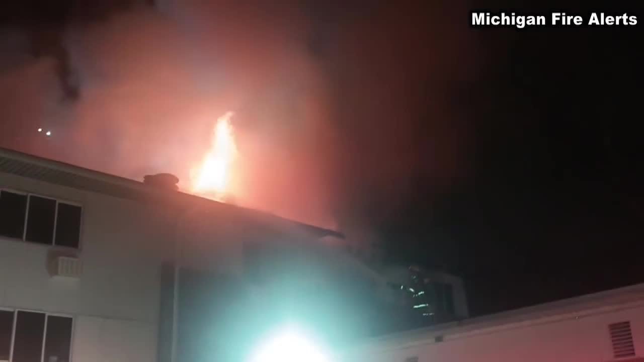 Firefighters respond to fire at the Reed Manor apartment complex in ...