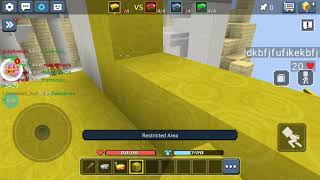 Tratando de hacer una muralla china en Blockman Go XD