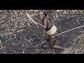 Un hlicoptre  filme le tribu le plus isol du monde