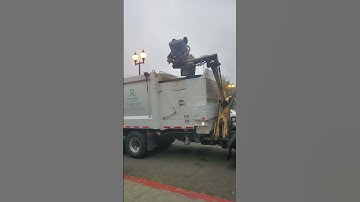 Automated Side Loader! #garbagetruck #garbagecollection #shorts