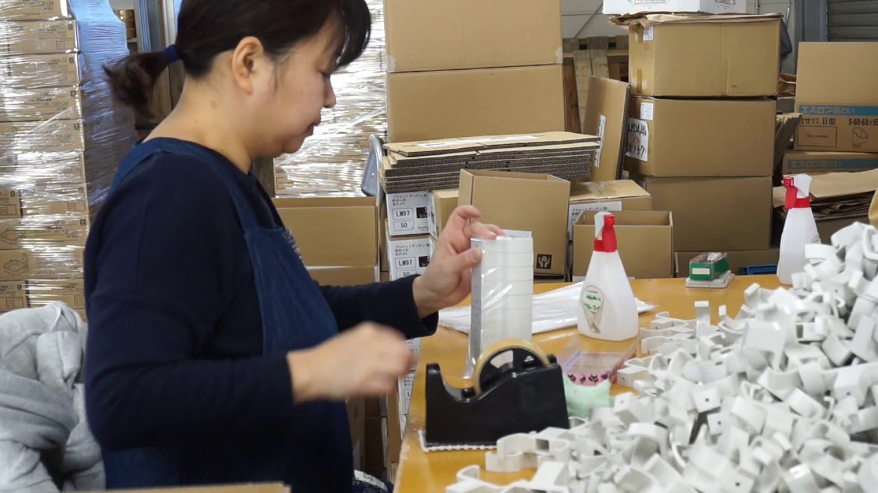 プラスチック射出成型品の梱包作業 Youtube
