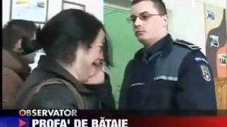 Un Policier Recoi Une Claque Par Une Femme