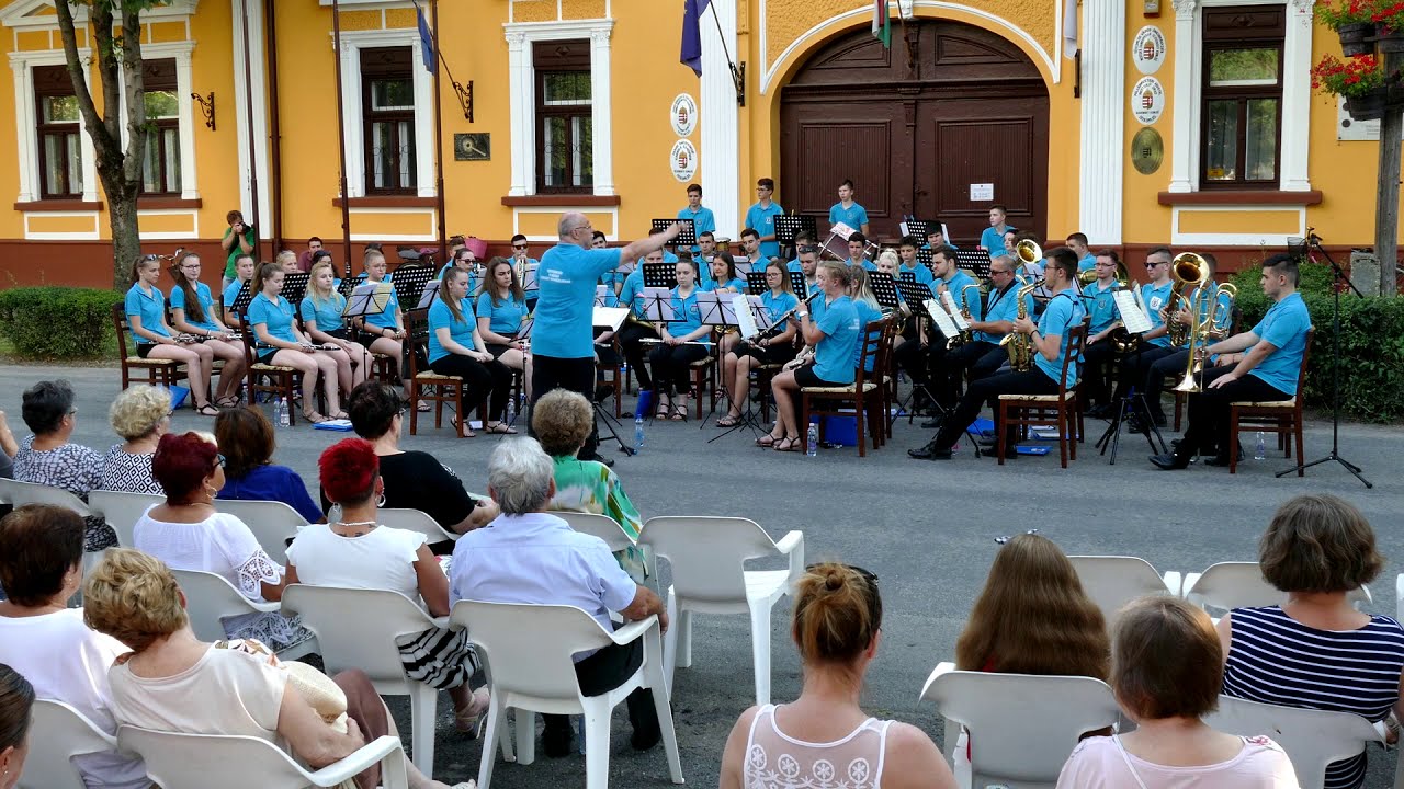 Újra miénk a tér!