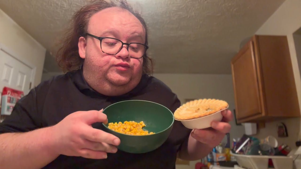 Куриные пироги с кукурузой и приправами MUKBANG