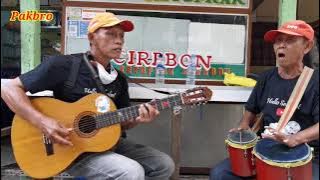 Pengamen Gitar dan Kendang Tingkat Dewa Nyanyi Lagu Penasaran Rhoma Irama