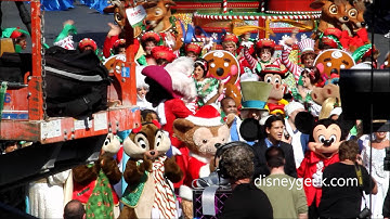 WDW: Magic Kingdom: Christmas Parade Taping - Mario Lopez Clip